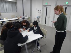 みんなでワードサーチに取り組みました