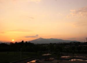 オレンジ色に輝く空