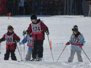 本宮小学校の子どもたちが練習する様子