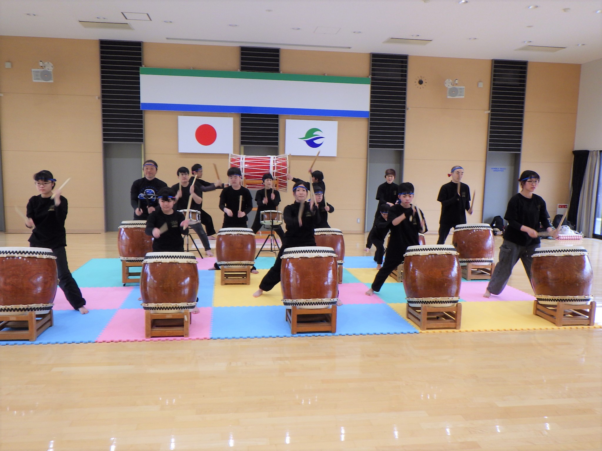 あだたら和太鼓の演奏