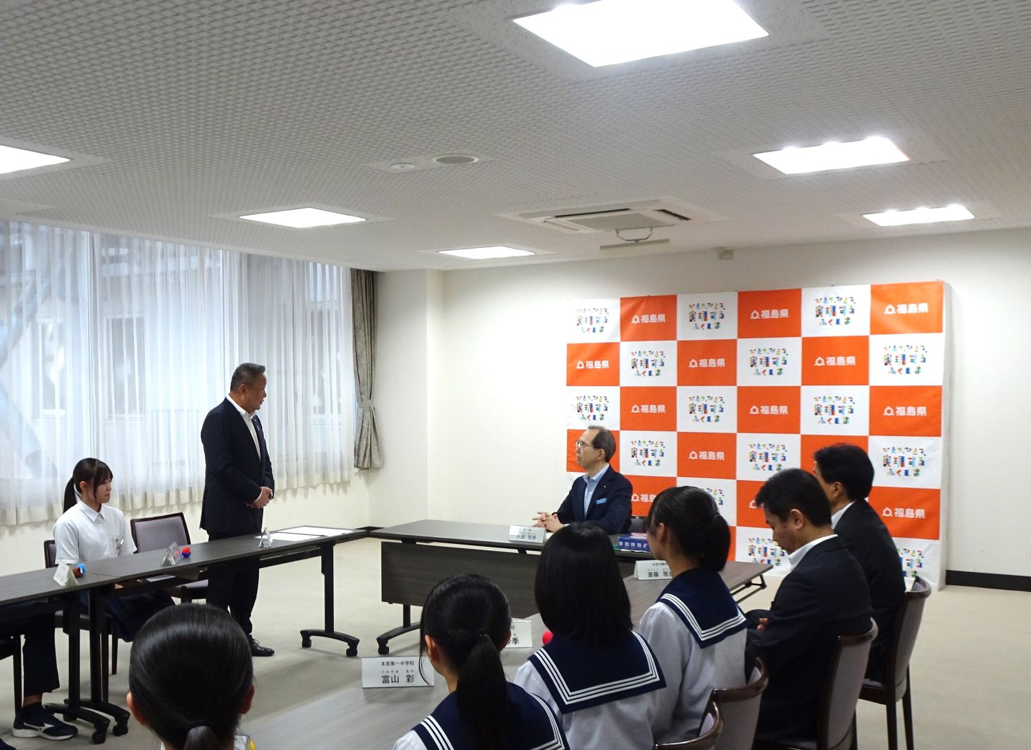 訪問活動を報告する高松市長