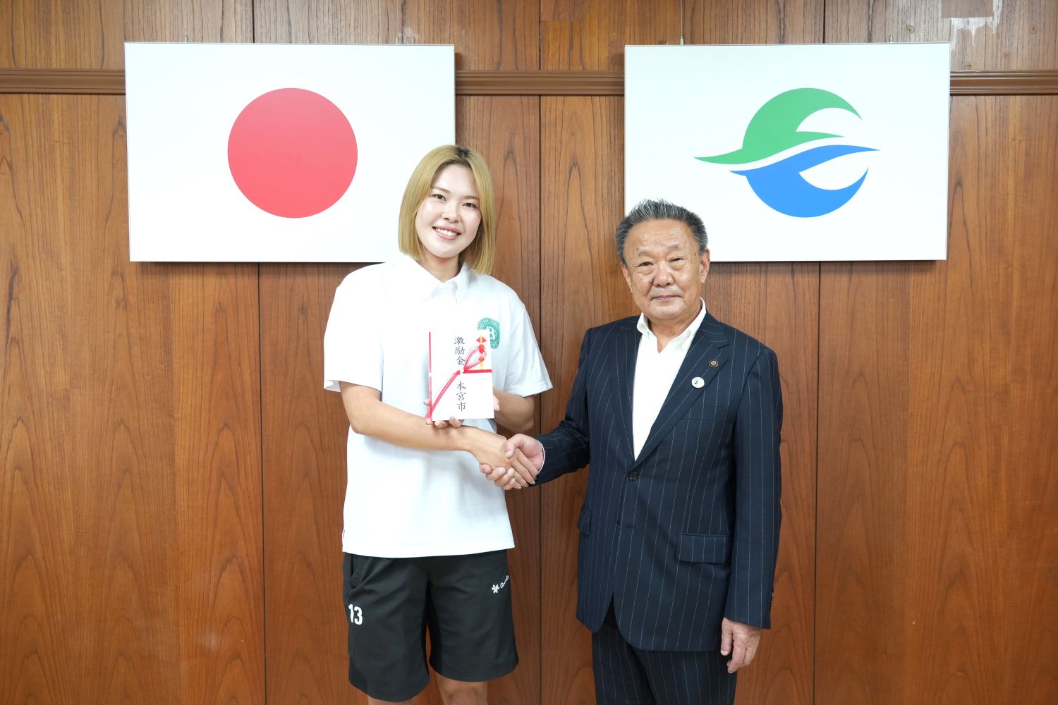 佐原選手と高松市長