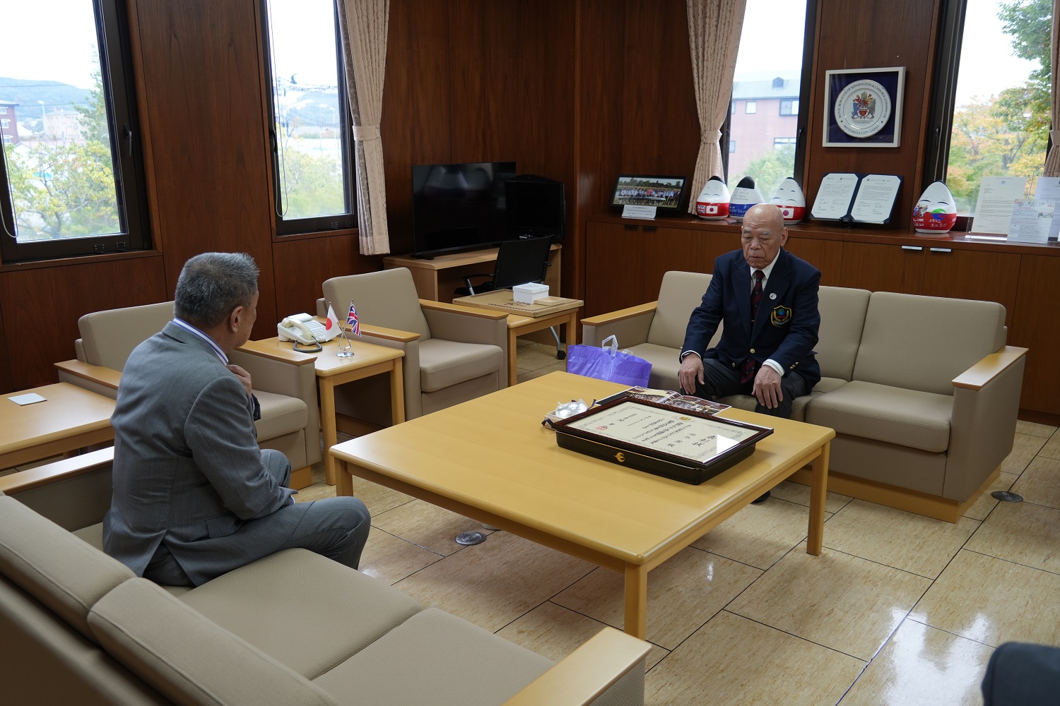 高松市長に受賞報告