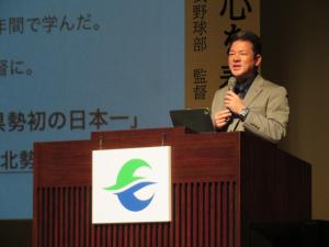 公演中の須江監督