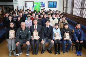 五百川小お米贈呈式