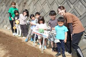 幼児の家の園児たち