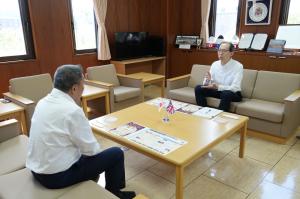 意見交換を行う高松市長と内堀県知事