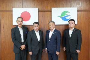 高松市長を表敬訪問したライオンズクラブ会長ら